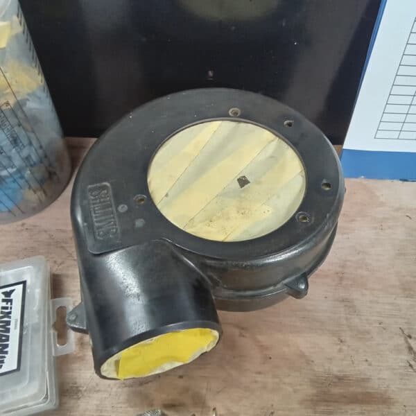 24.04.2025 1969 aston martin db6 volante blue restore heater fans (30)