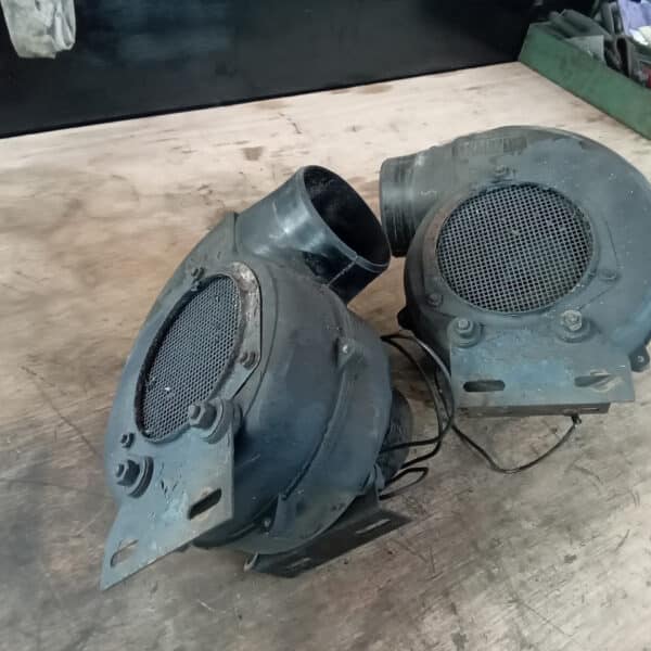 24.04.2025 1969 aston martin db6 volante blue restore heater fans (4)