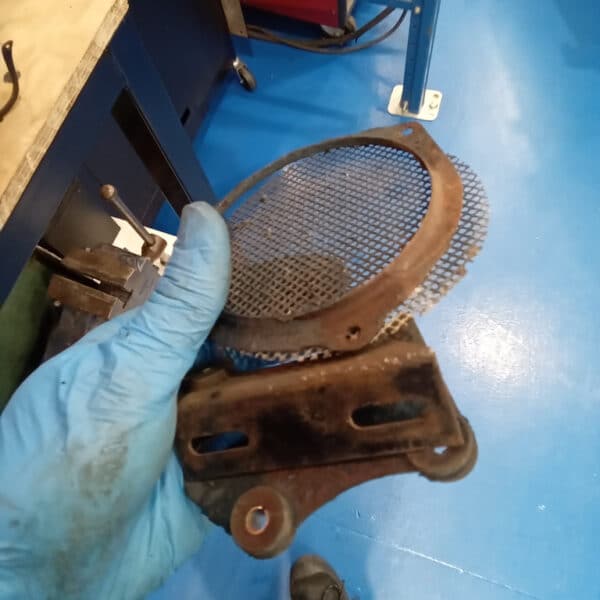 24.04.2025 1969 aston martin db6 volante blue restore heater fans (9)