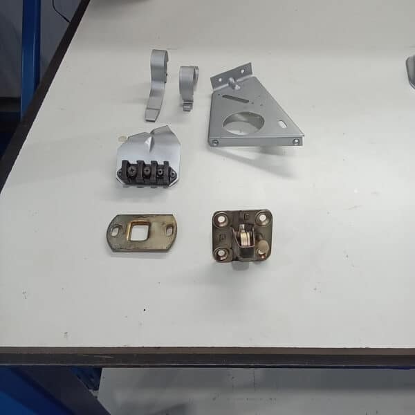 24.04.2025 1978 mercedes 350sl red engine bay (2)