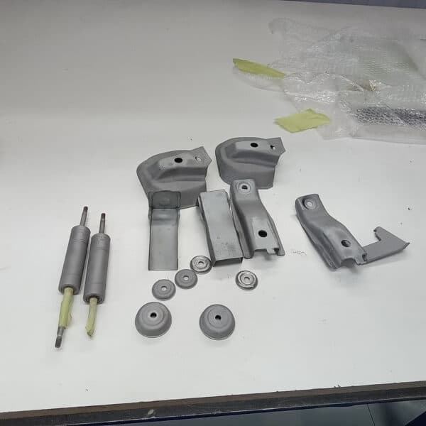 24.04.2025 1978 mercedes 350sl red engine mount dampers (2)
