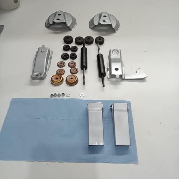 24.04.2025 1978 mercedes 350sl red engine mount dampers (8)