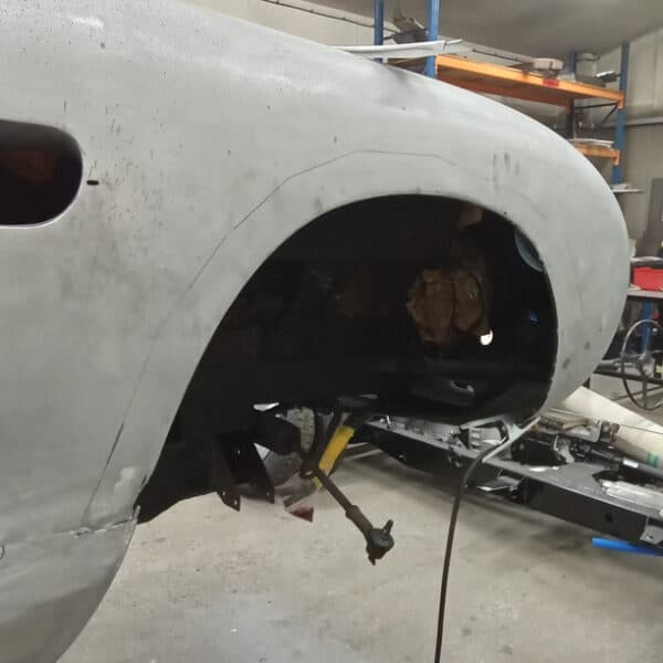 24.05.2025 1969 aston martin db6 volante blue front end repairs (16)