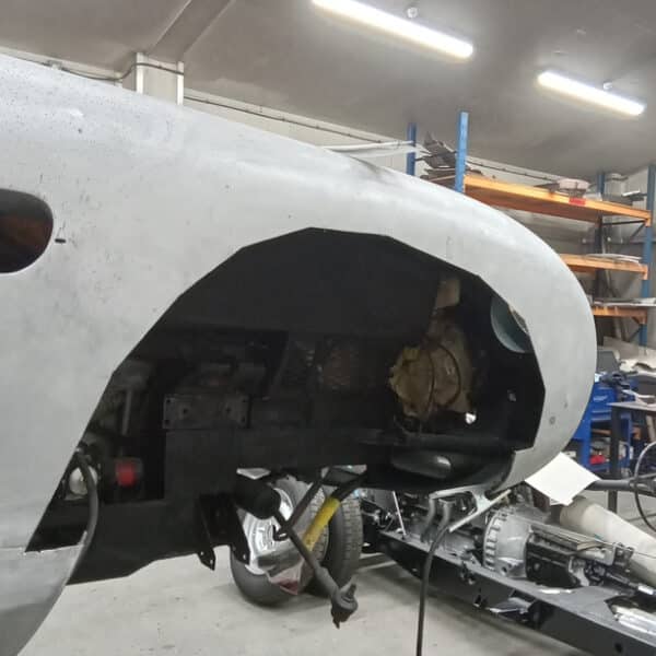 24.05.2025 1969 aston martin db6 volante blue front end repairs (17)