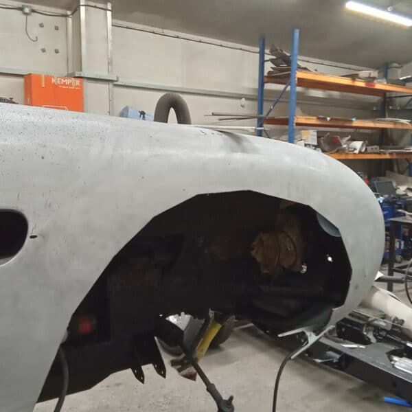 24.05.2025 1969 aston martin db6 volante blue front end repairs (18)