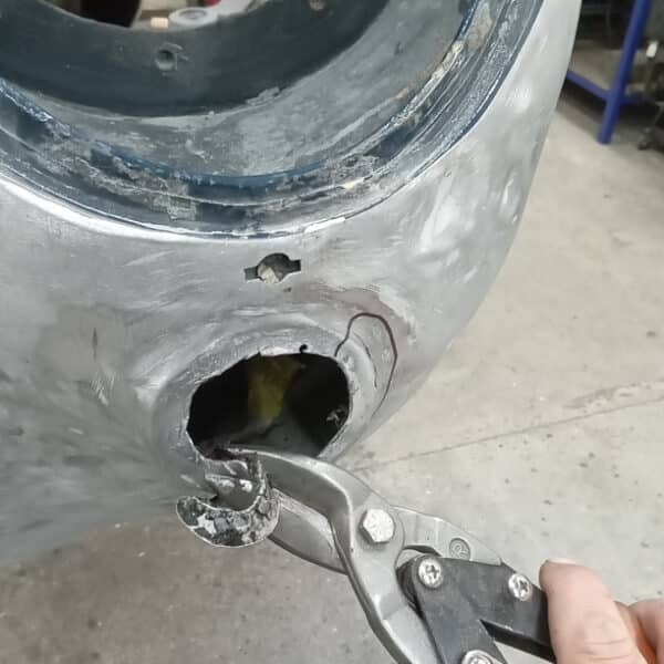 24.05.2025 1969 aston martin db6 volante blue front end repairs (7)