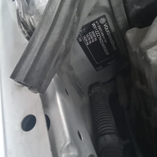 24.05.2025 2014 volkswagen transporter t30 tline 140 silver appraisal and repairs (29)