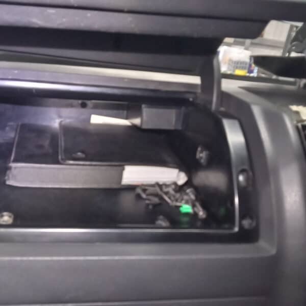 24.05.2025 2014 volkswagen transporter t30 tline 140 silver repairs (21)