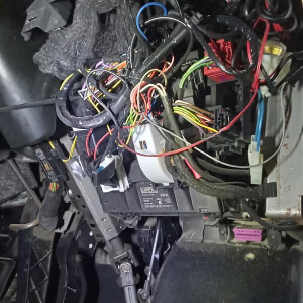 24.05.2025 2014 volkswagen transporter t30 tline 140 silver repairs (7)