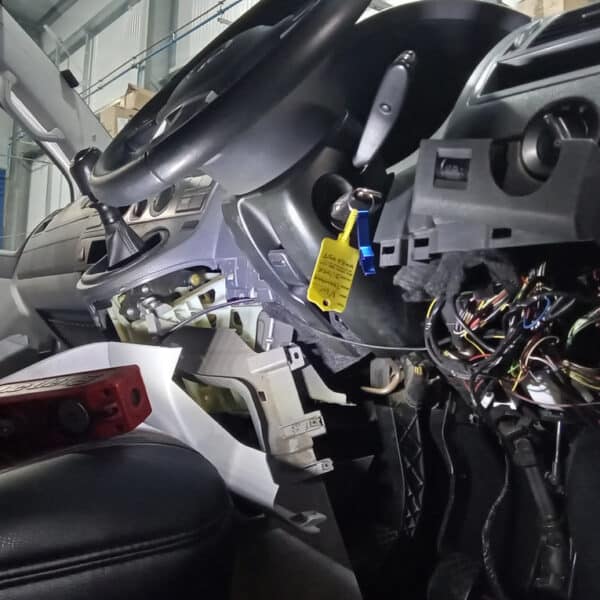 24.05.2025 2014 volkswagen transporter t30 tline 140 silver repairs (8)