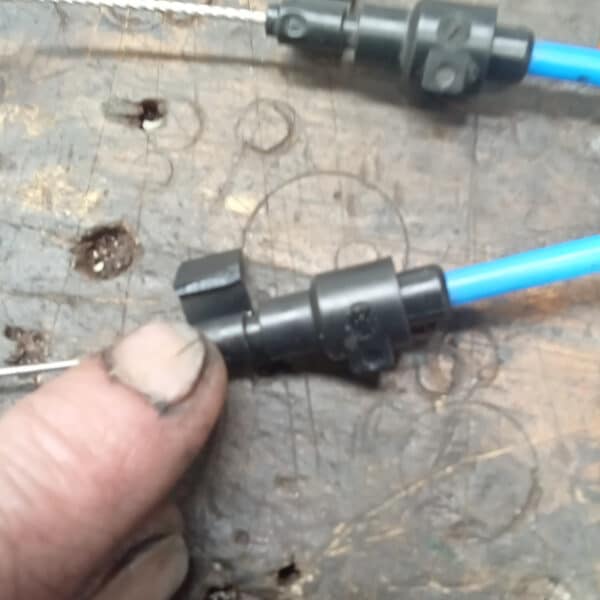 240425 2014 vw t5 heater cables and roof check (11)