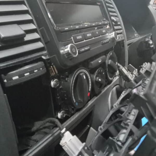 240425 2014 vw t5 heater cables and roof check (14)
