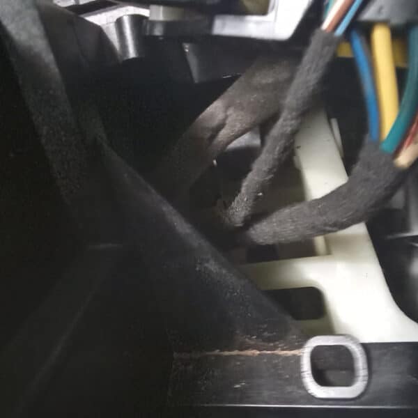 240425 2014 vw t5 heater cables and roof check (18)