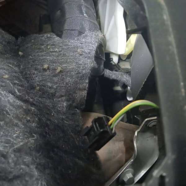 240425 2014 vw t5 heater cables and roof check (4)