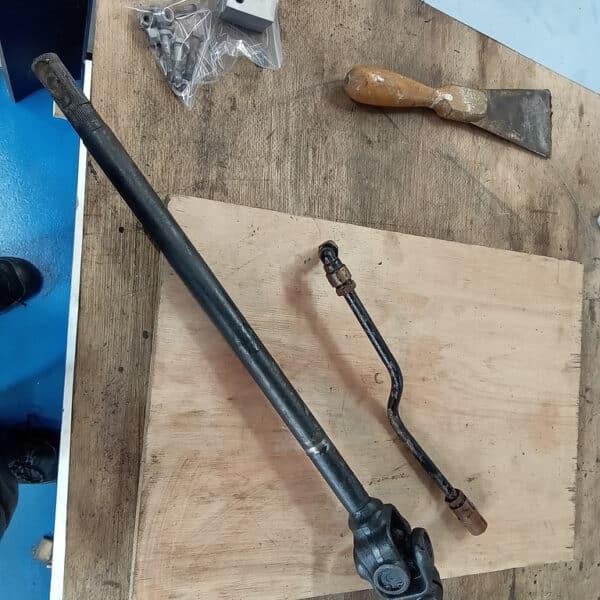 250425 1969 aston martin db6 volante steering rack and rear axle, parts prep and cleaning (13)