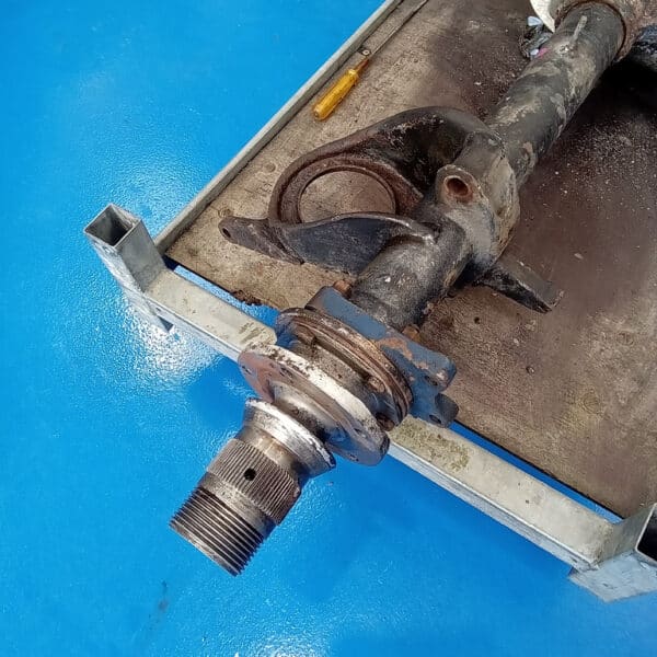 250425 1969 aston martin db6 volante steering rack and rear axle, parts prep and cleaning (16)