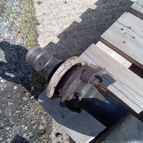 250425 1969 aston martin db6 volante steering rack and rear axle, parts prep and cleaning (17)
