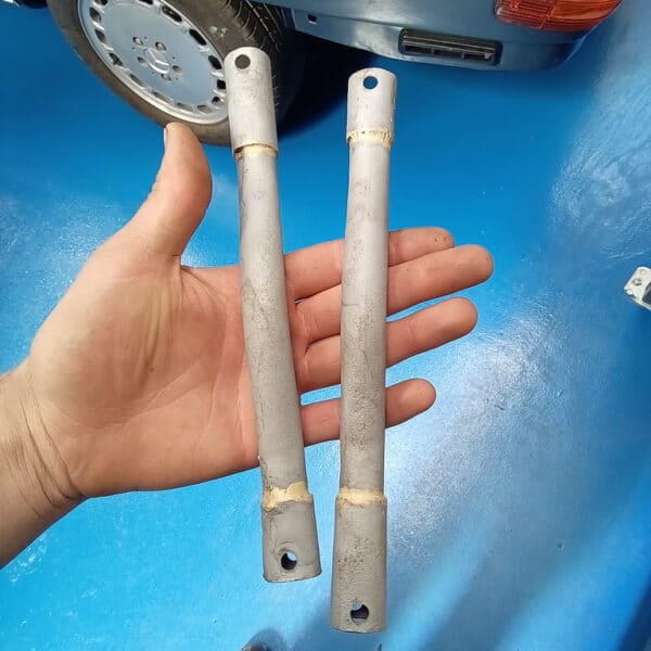 250425 1969 aston martin db6 volante steering rack and rear axle, parts prep and cleaning (20)