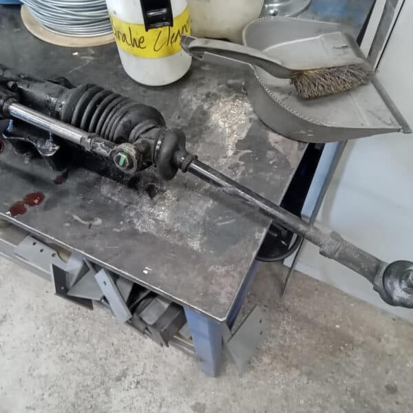 250425 1969 aston martin db6 volante steering rack and rear axle, parts prep and cleaning (26)