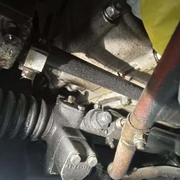 250425 1969 aston martin db6 volante steering rack and rear axle, parts prep and cleaning (32)