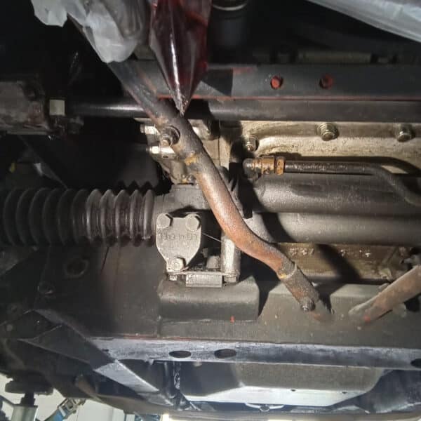 250425 1969 aston martin db6 volante steering rack and rear axle, parts prep and cleaning (34)