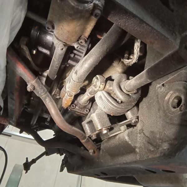 250425 1969 aston martin db6 volante steering rack and rear axle, parts prep and cleaning (36)