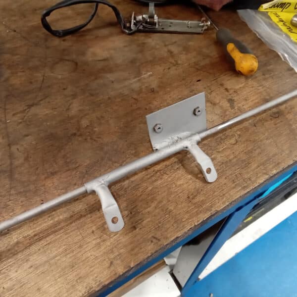 250425 1969 aston martin db6 volante steering rack and rear axle, parts prep and cleaning (37)