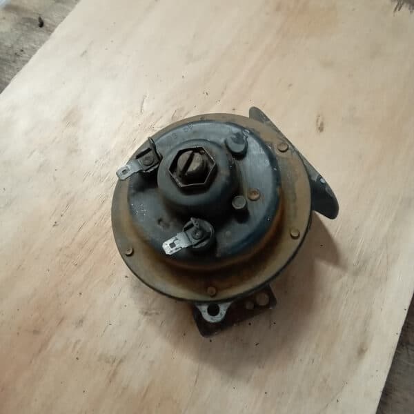 250425 1969 aston martin db6 volante steering rack and rear axle, parts prep and cleaning (40)