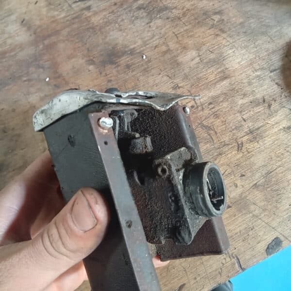 250425 1969 aston martin db6 volante steering rack and rear axle, parts prep and cleaning (49)