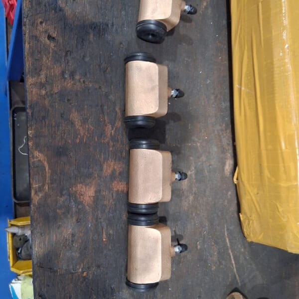 29.04.2025 1935 wolseley hornet black and ivory wheel cylinders (1)