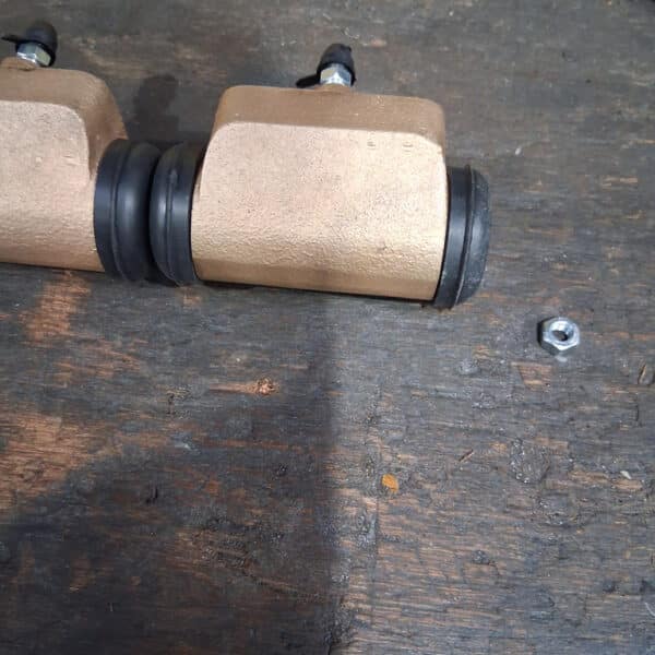29.04.2025 1935 wolseley hornet black and ivory wheel cylinders (2)