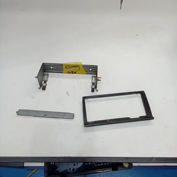 29.04.2025 1978 mercedes 350sl red ashtray (2)