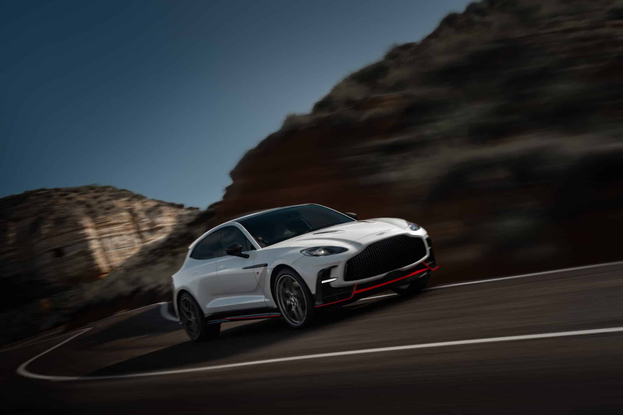 aston martin dbx s 1