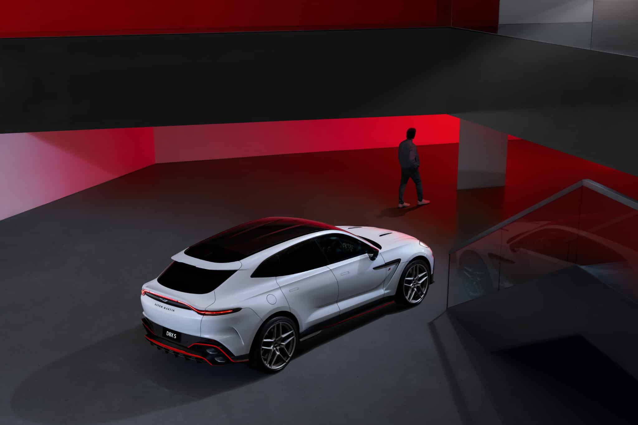 aston martin dbx s 6