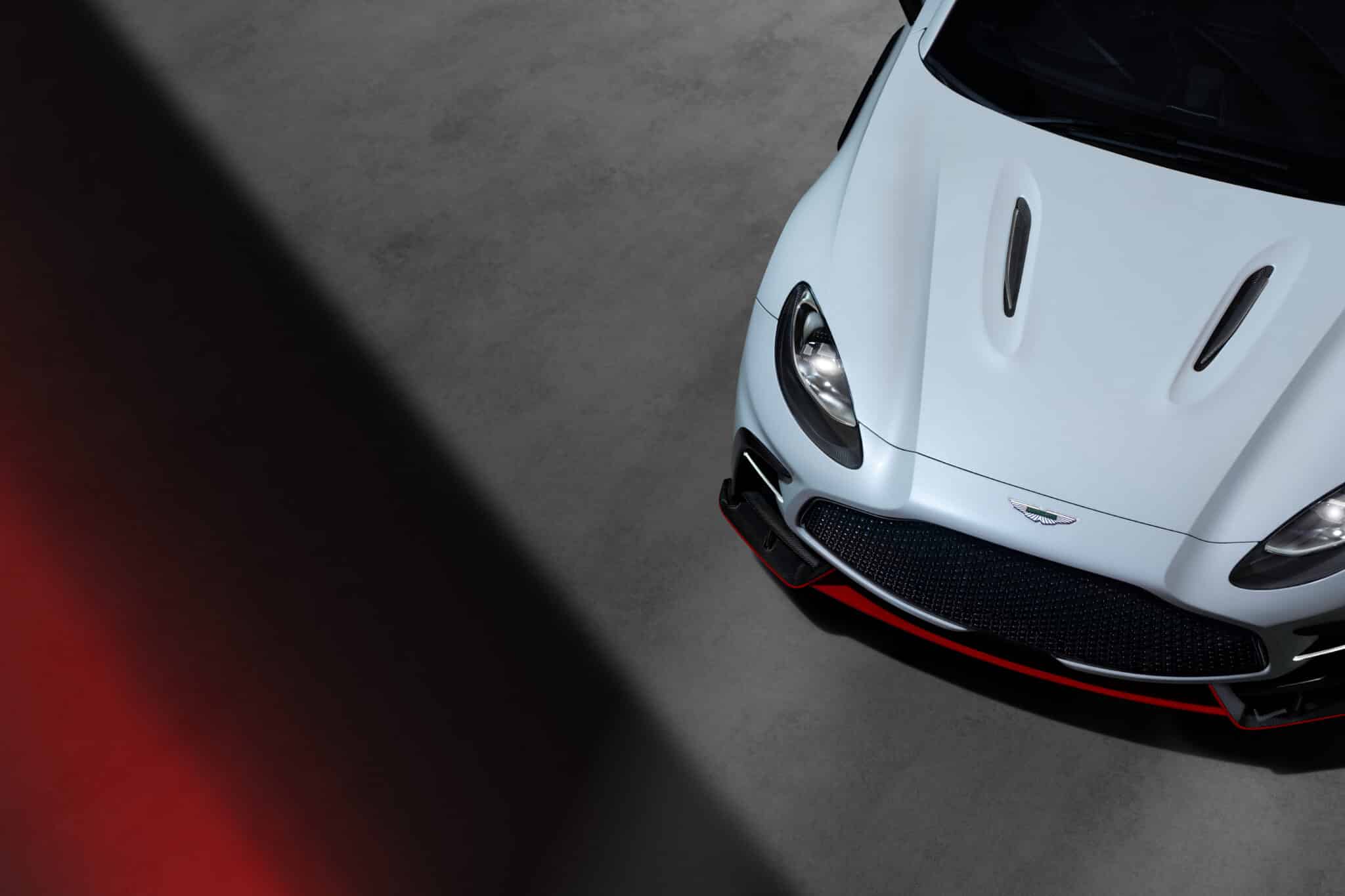aston martin dbx s 9