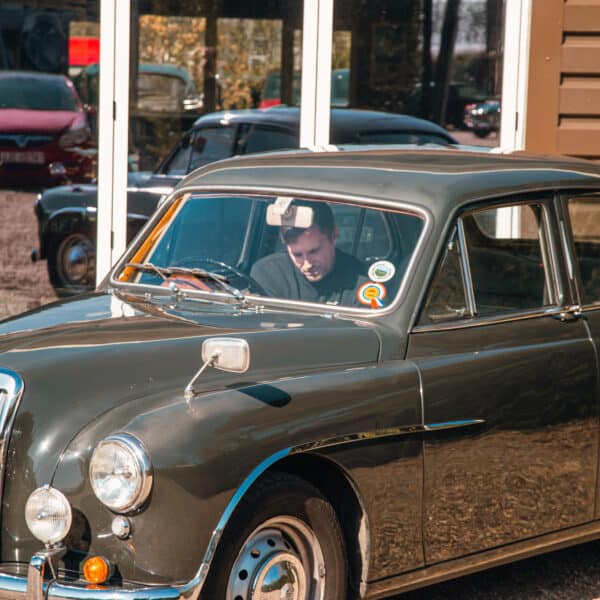 rob's mg magnette handed back 22