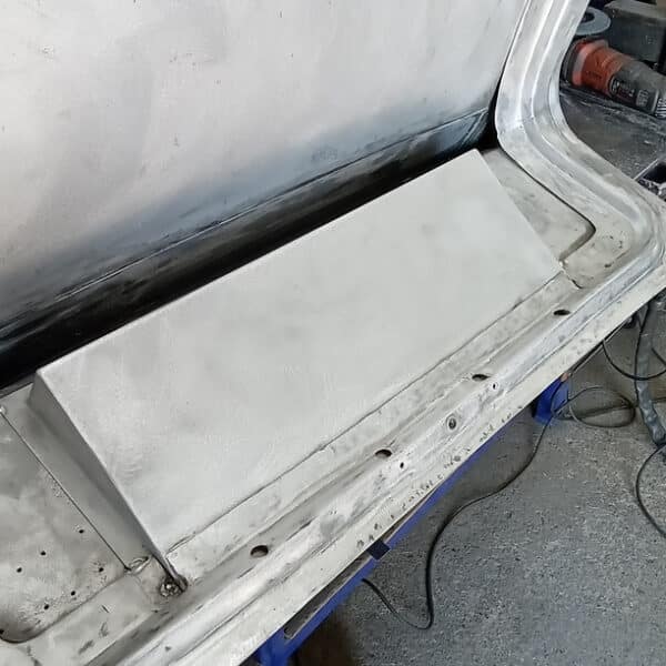 01.05.2025 1969 aston martin db6 volante blue boot lid repairs (10)