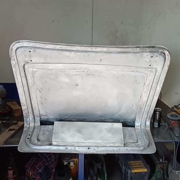 01.05.2025 1969 aston martin db6 volante blue boot lid repairs (11)