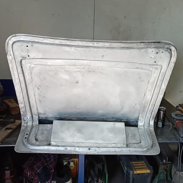 01.05.2025 1969 aston martin db6 volante blue boot lid repairs (12)