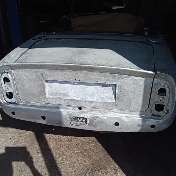 01.05.2025 1969 aston martin db6 volante blue boot lid repairs (13)