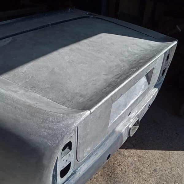 01.05.2025 1969 aston martin db6 volante blue boot lid repairs (14)