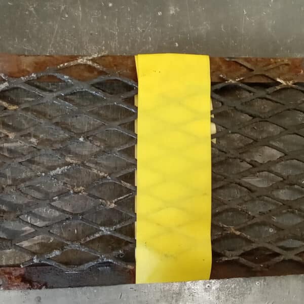 01.05.2025 1969 aston martin db6 volante blue boot lid repairs (19)