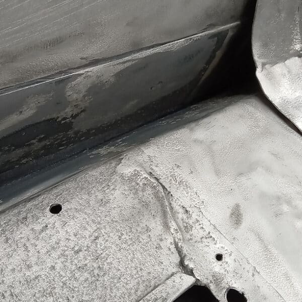 01.05.2025 1969 aston martin db6 volante blue boot lid repairs (2)