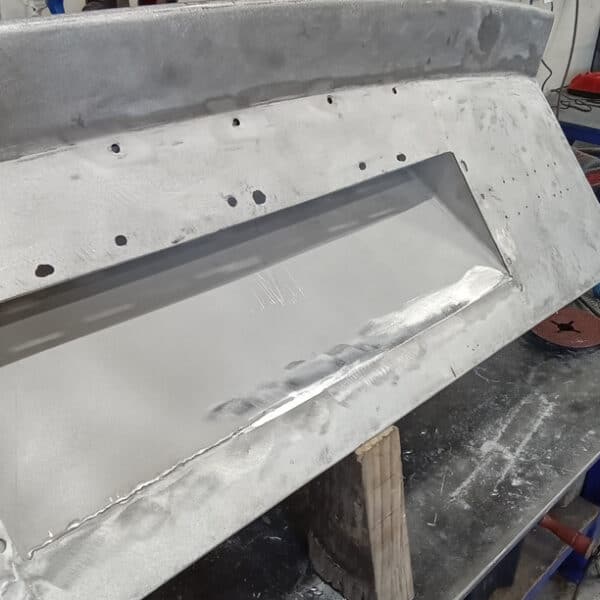 01.05.2025 1969 aston martin db6 volante blue boot lid repairs (6)
