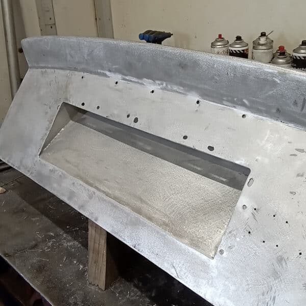 01.05.2025 1969 aston martin db6 volante blue boot lid repairs (7)