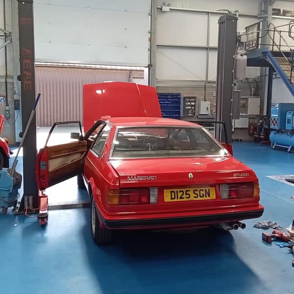 01.05.2025 1987 maserati biturbo red engine prep (1)