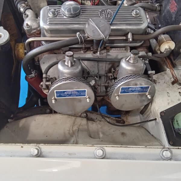 02052025 1967 mgb roadster engine out (18)