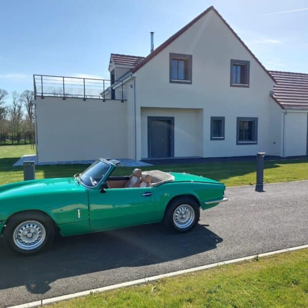 040425 triumph spitfire and jaguar e type in france (1)