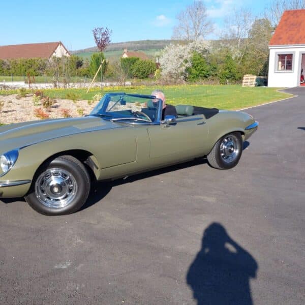 040425 triumph spitfire and jaguar e type in france (4)