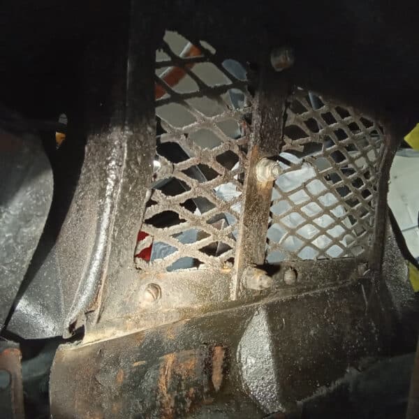 06.05.2025 1969 aston martin db6 volante blue prep underside and seal (10)